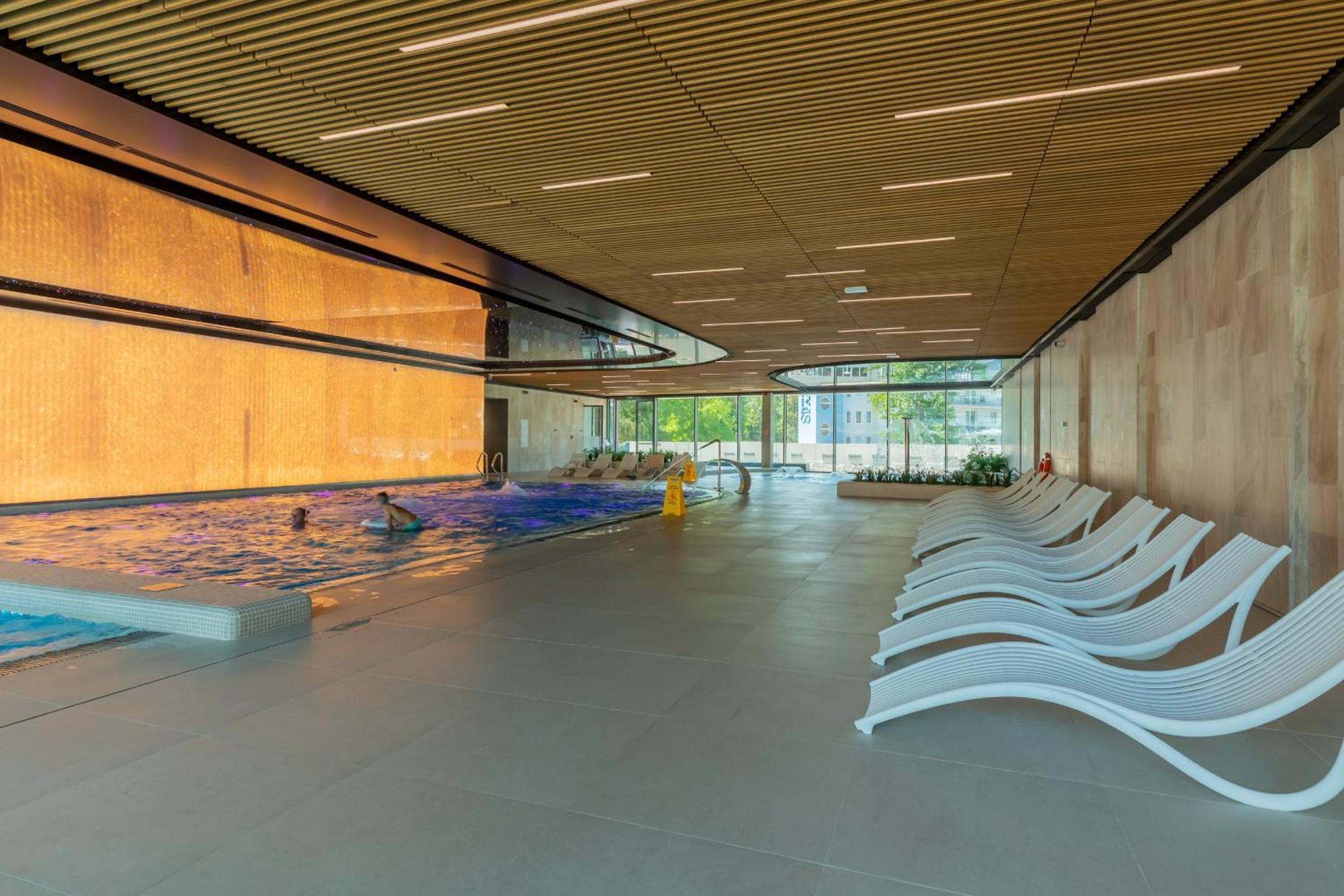Lux Sea Towers - Wellness Spa, Gym & - Seaview By Rent Like
